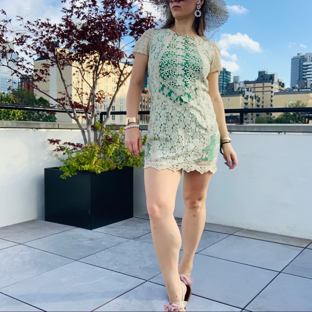 Anthro Champagne & Strawberry Ivory lace Emerald - Picture 13 of 16